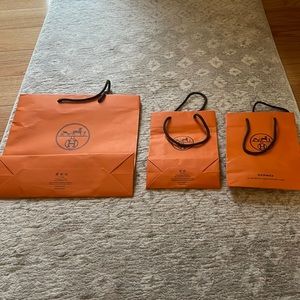 Hermes 3 reusable paper bags. 2 bass size 8.5x6 and 1 bag 12x11.5.